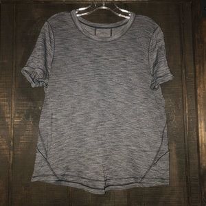 Lululemon workout shirt